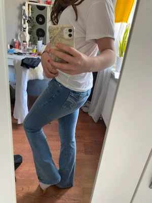 Supersnygga jeans! - Supersnygga jeans! Säljs då de inte kommer till användning. Skriv privat vid frågor💗