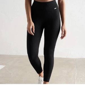 Aimn byxa - Testade en gång, strl S. Nypris 699:-. 