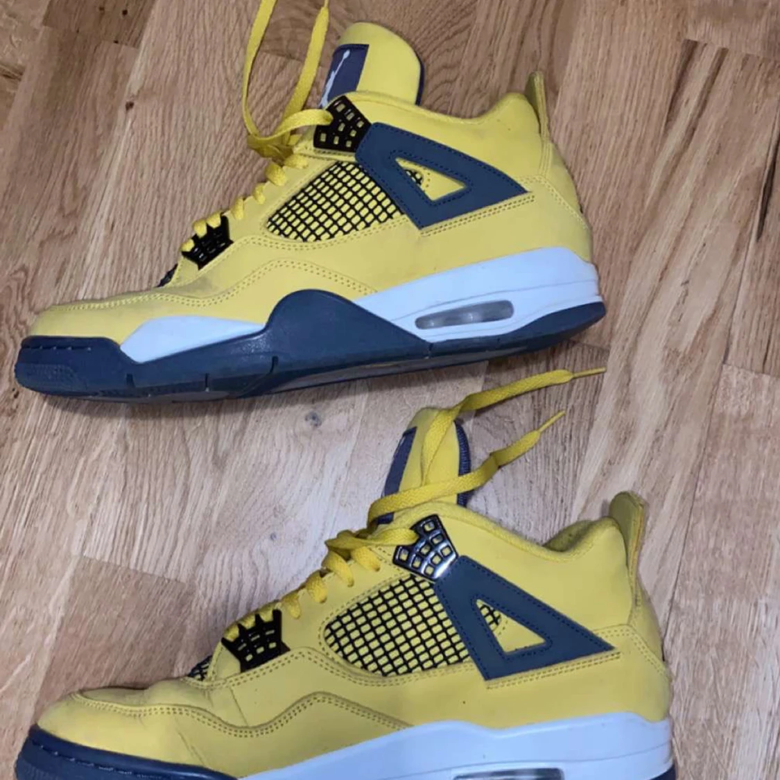 Jordan 4s Retro lightning - 91
