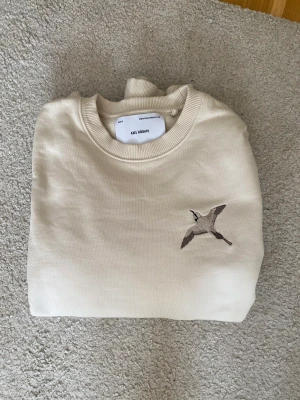 Axel arigato  - Beige tröja från Axel arigato gott skick. Small