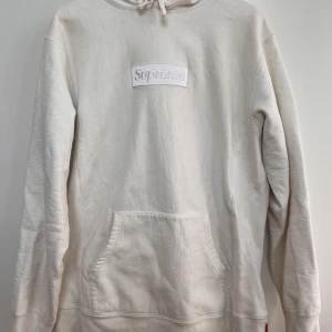 Supreme Tonal Boxlogo - Boxlogo Hoodie från Supreme. Fint skick, hängt på galge i garderoben senaste åren.