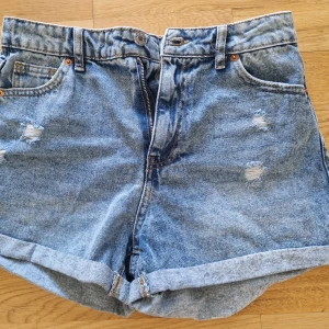 Snugga jeansshorts  - Snygga jeansshorts i stl L.  