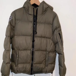 Dbrand dunjacka - Fint skick  Dam men går även för män 