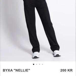 Kostymbyxor  - Dom är för långa på mig! aldrig använt! Bara provning 