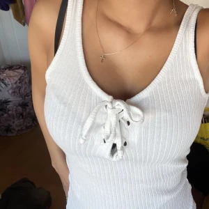 Linne - Jätte snyggt linne med snörning ❤️❤️ Från ginatricot🌸