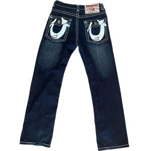 True religon jeans i storlek 32 Mycket bra skick🤝 om bild med dem på önskas finns det