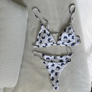 Bikini  - Helt oanvänd bikini köpt från SHEIN. Storlek S men skulle nog säga XS. Axelbanden är justerbara! 
