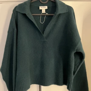 Grön stickad tröja  - Grön stickad tröja ifrån monki aldrig använd