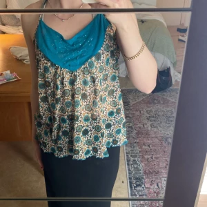 Vintage linne med låg rygg - Supersnygg. Försökte visa baksidan:)