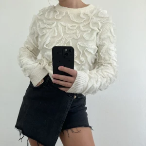 Stickad tröja - Super cool stickad tröja från zara med spets på!! Fint skick!💗