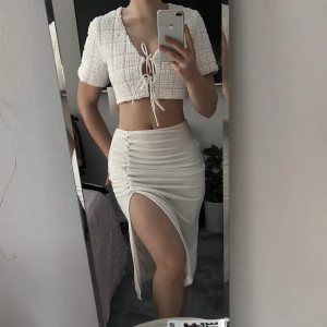 NAKD kjol - Vit midi kjol från NAKD, använd en gång, storlek M