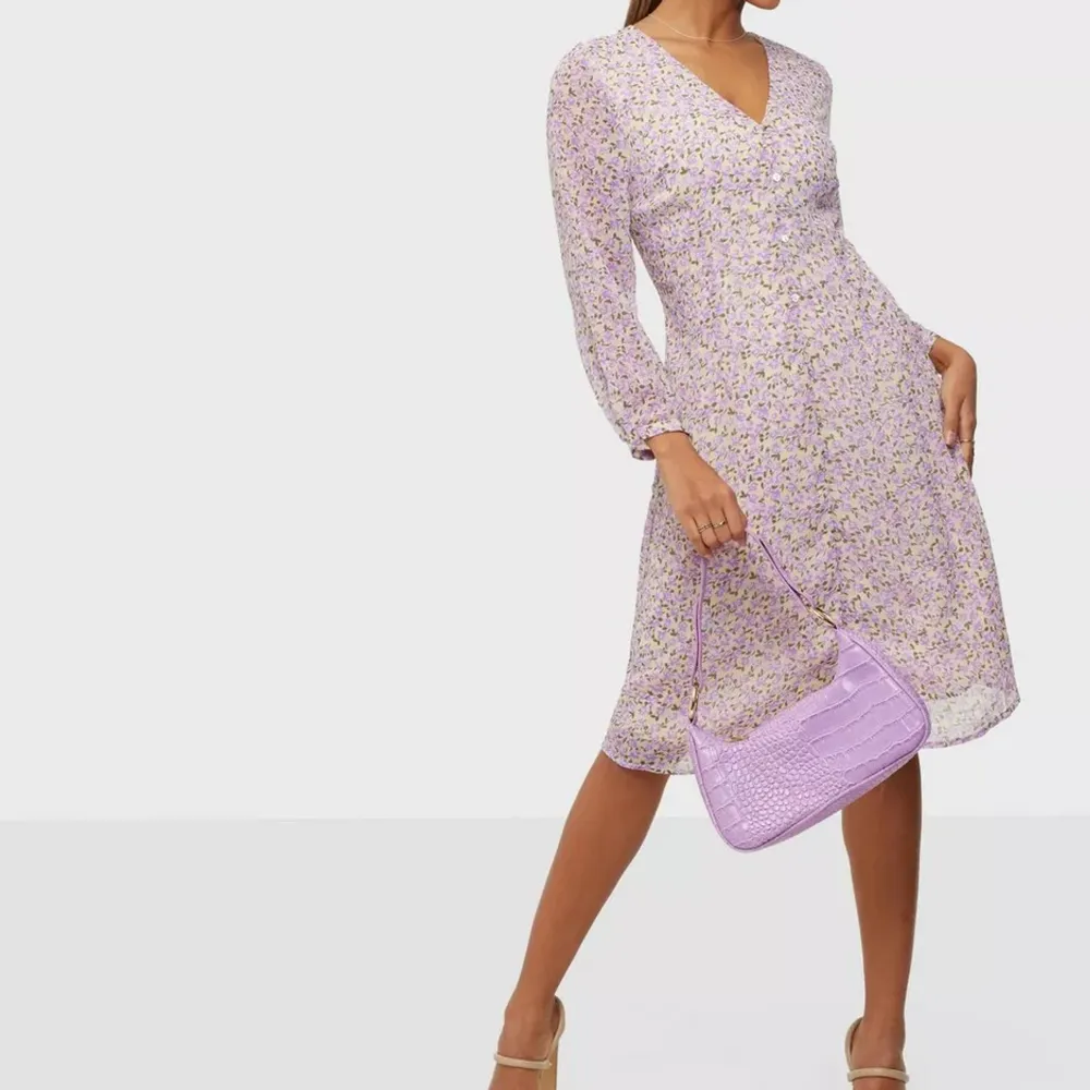 adoore-liknande klänning från Vero Moda. Köpt förra sommaren, helt slutsåld. Ord pris 500kr.. Klänningar.