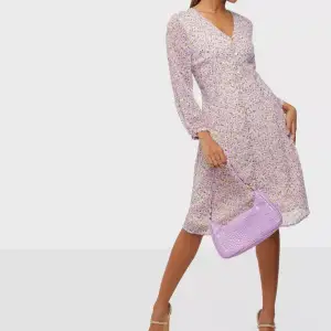 adoore-liknande klänning från Vero Moda. Köpt förra sommaren, helt slutsåld. Ord pris 500kr.
