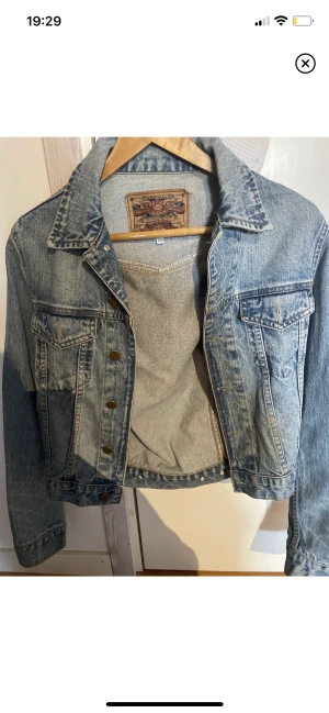 Crocker jeans jacka  - Jeansjacka i bra skick!