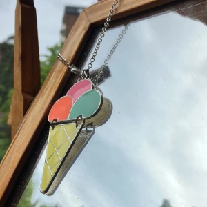 Halsband - Halsband med en glass.