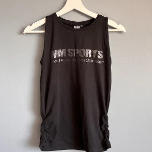 MM sports linne - Fint linne från MM sports. Scrunch i sidan. Storlek XS. 