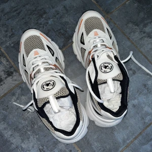 Axel arigato - Storlek 42 Aldrig använda