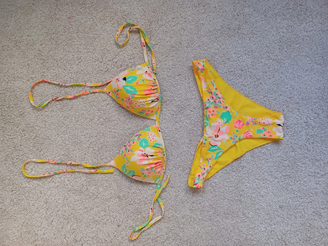 Gul Bikini