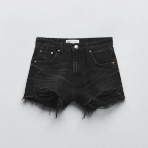 Zara shorts - Jätte fina zara shorts som inte kommer till andvändning längre. Köpt på sellpy. Köparen står för frakten!  