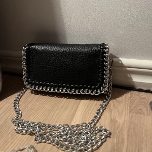 TIAMO väska - Helt ny tiamo väska!💕  Aldig använt den  Kan fraktas eller mötas upp🥰   PRIS KAN DISKUTERAS VID SNABB AFFÄR❤️