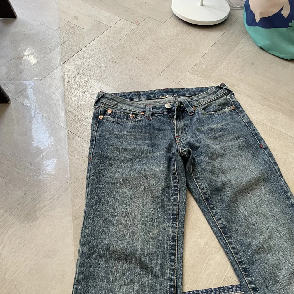 Ett par feta true religion jeans. Dm för bud.. Jeans & Byxor.