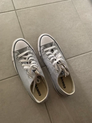 Grå converse - Converse i nyskick