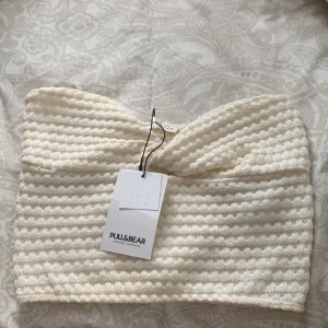 Pull & bear - Säljer min helt nya pull & bear topp, slutsåld på nätet.😊