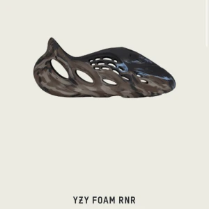 Intressekoll Yeezy Foam Runner MX Cinder - 💥Intressekoll💥 Ett par Yeezy Foam Runner MX Cinder i storlek 43, inköpta från Adidas Confirmed. Helt nya och orörda med box och bevis på köp 💥 Dm för intresse och bud 💥