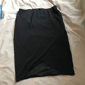 En medellång kjol från lindex 🖤