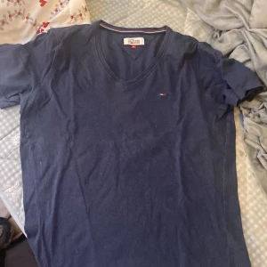 T shirt - Säljer för jag aldirg använd