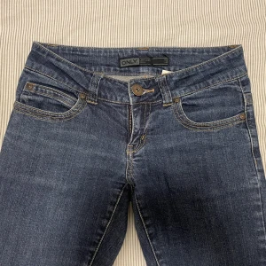 Lågmidjade jeans - Super fina💗Är tyvärr för små för mig🫤säljer två par jeans 70kr för ett par och 100kr för båda