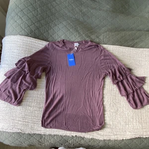 Tröja - Aldrig använd och i mycket bra skick. Köpt från sellpy med prislapp kvar!