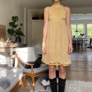 Klänning, Rodebjer - Söt gulmönstrad klänning från Rodebjer.💛