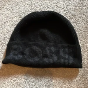 Boss mössa - Använd några gånger men i skick som ny. Äkta vara