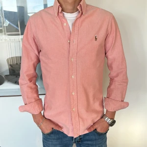 Ralph Lauren Skjorta  - Skjorta ifrån Ralph Lauren - storlek: S - Jackan är i väldigt fint skick - pris: 399 sek - Nypris: 1295 sek