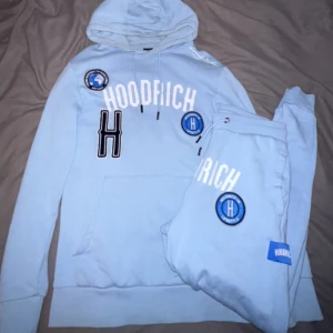 Hoodrich tracksuit - Säljer en hoodrich dress i nyskick i storlek xs, för fler bilder och intresse kom dm och pris kan även diskuteras