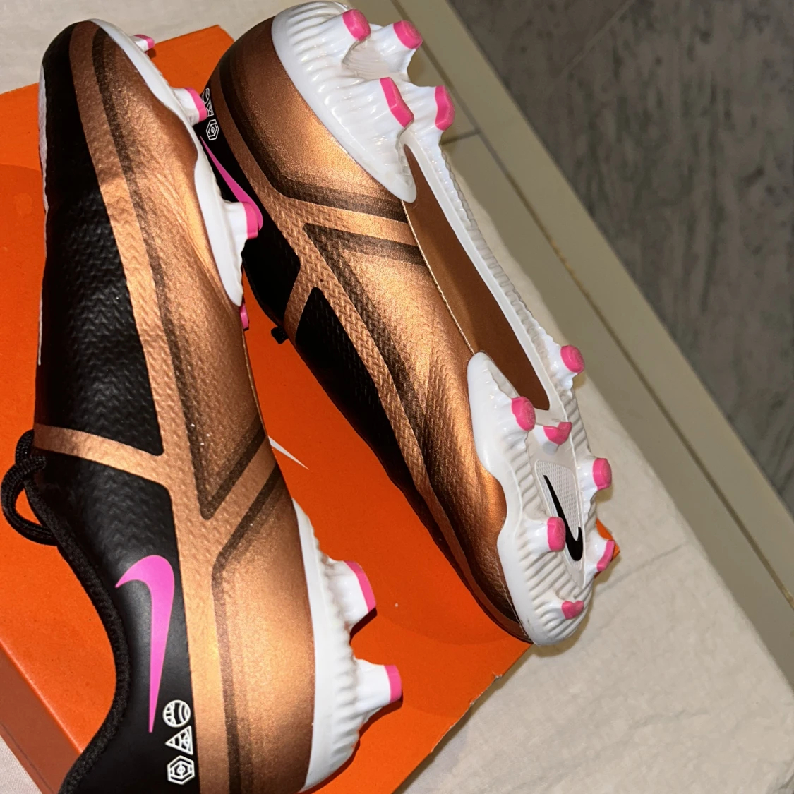 Oanvända nike fotbollsskor strlk 37,5 - 91