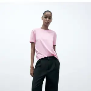 Fin basic rosa tröja från ZARA. Använts 3 gånger. 