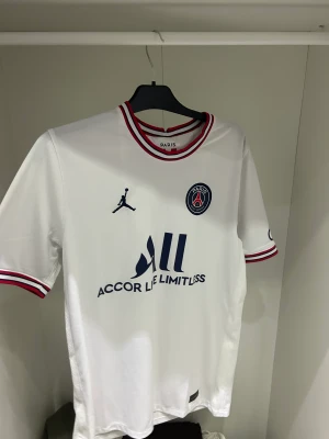 Psg tröja  - Psg tröja i storlek L. Säljer den för 400kr, knappt använd 