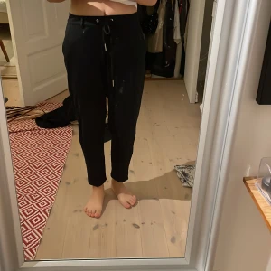 Tygbyxa  - Tygbyxa från Cubus som säljs för att de är för korta i benen på mig som är 160cm lång