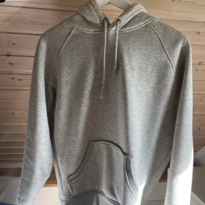 Hoodie - Grå Hoodie från bikbok