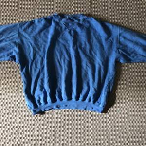Vintage Ljusblå sweatshirt i storlek S/M, bra skick 