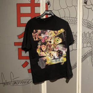 Y2k T-shirt - Y2k T-shirt med tryck på framsidan