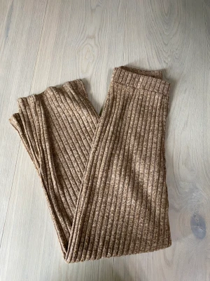 Mjukisbyxor - Beiga mjukisbyxor i storlek Xs från pigalle. 50kr