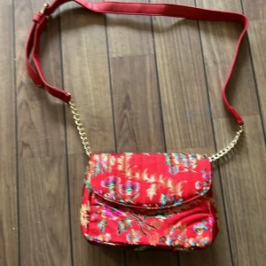 Väska - Som ny. Lite mindre vöska