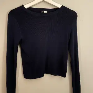 Säljer denna basic tröjan från h&m i storlek S!💗