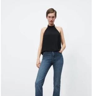 Topp från Zara - Svart topp från zara, med öppen rygg. Aldrig använt så i fint skick 