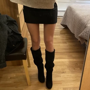 Snygga stövlar - Säljer nu mina snygga och trendiga stövlar som inte kommer till användning. De är i bra skick! Skriv om du vill ha fler bilder och tryck på ”köp nu” om du vill köpa.