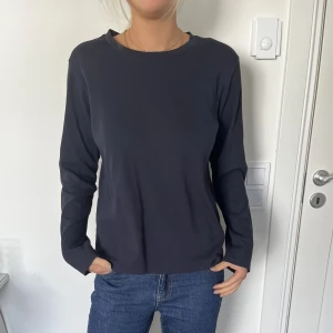 Långärmad tröja - Långärmad tröja från Uniqlo - storlek medium- kontakta mig om ni har några frågor!