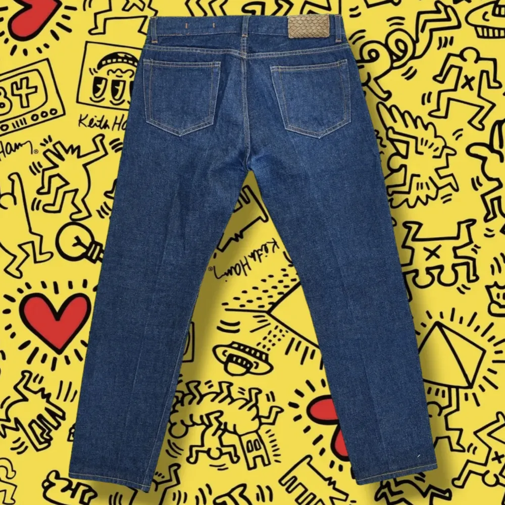 Säljer ett par fantastiskt fina Our Legacy jeans i storlek 32x32. Färgen heter Indigo. Mycket fint skick, inga skador eller så. Nypris runt 4000kr . Jeans & Byxor.